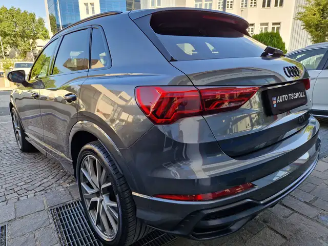Audi Q3 view 4
