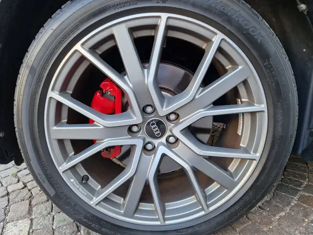 Audi Q3 view 7