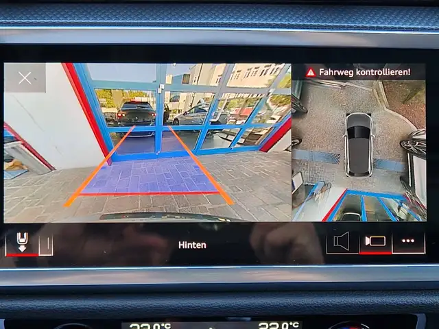 Audi Q3 view 15