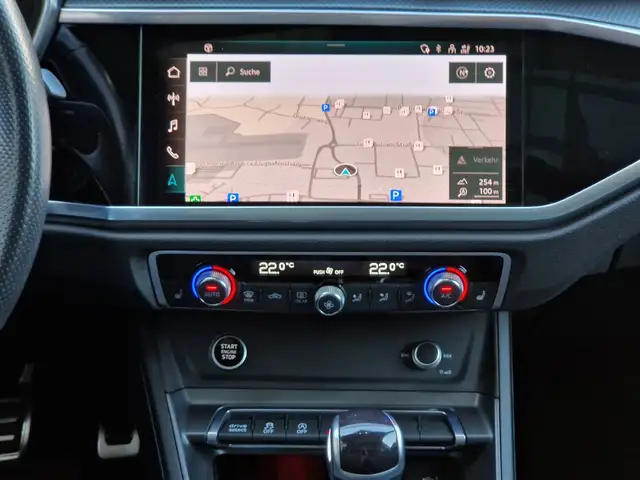 Audi Q3 view 14