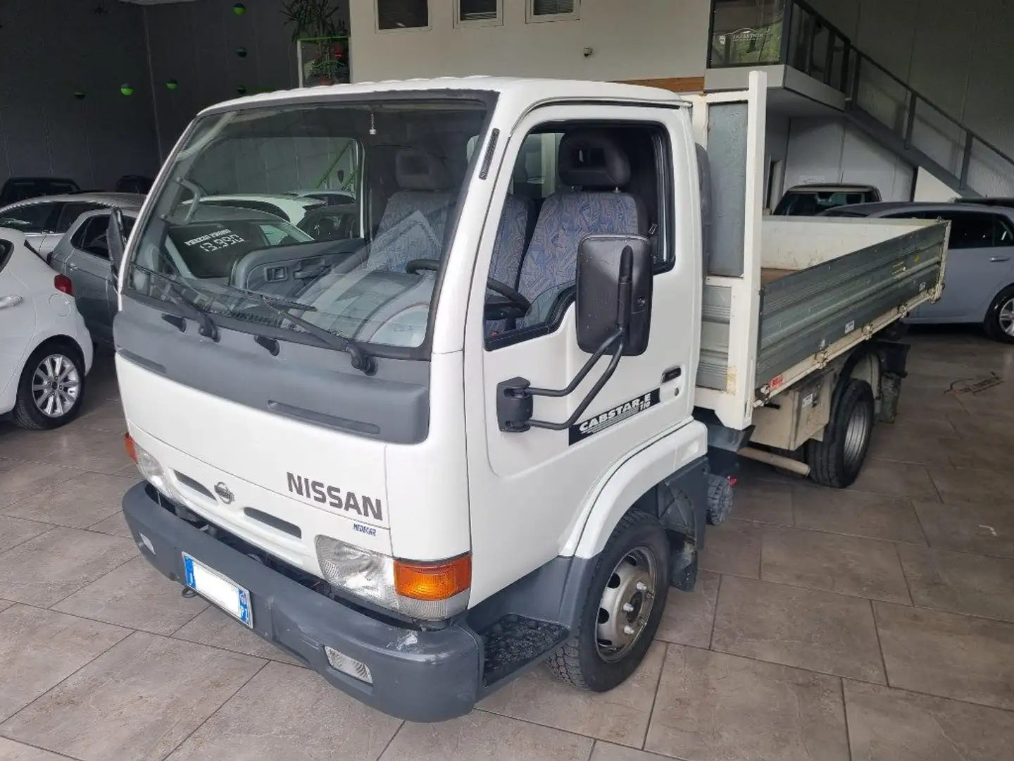 Nissan Cabstar -E 110.35 3.0 Tdi PC-RG Cab RIBALTABILE Weiß - 1