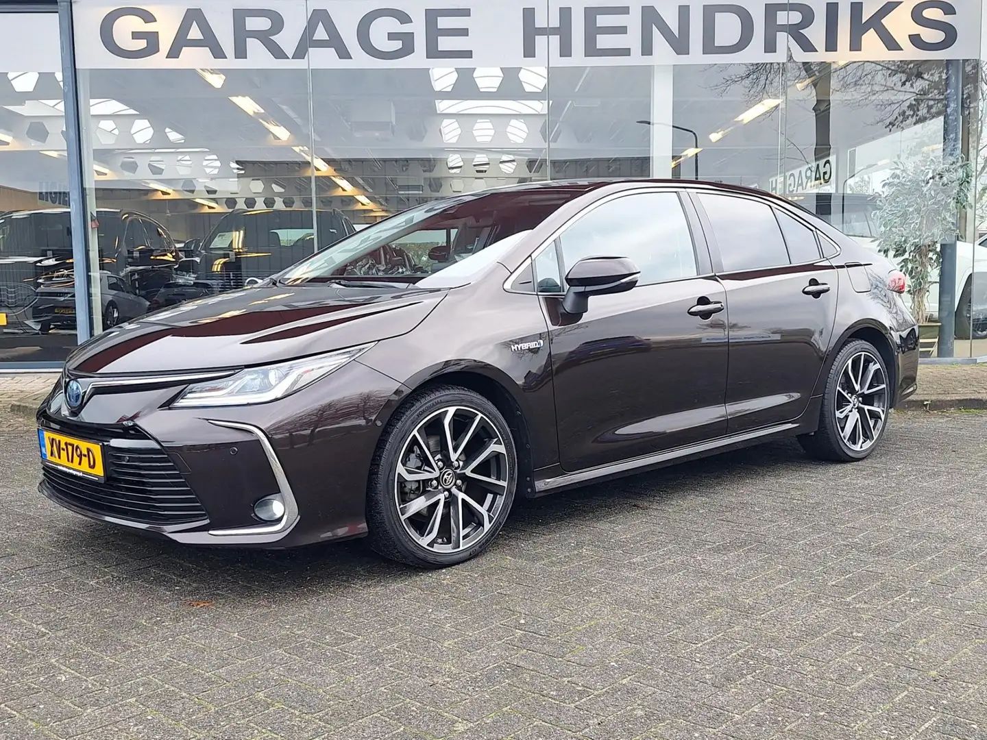 Toyota Corolla 1.8 Hybrid Executive Sedan | Trekhaak | Blindspot Brun - 1