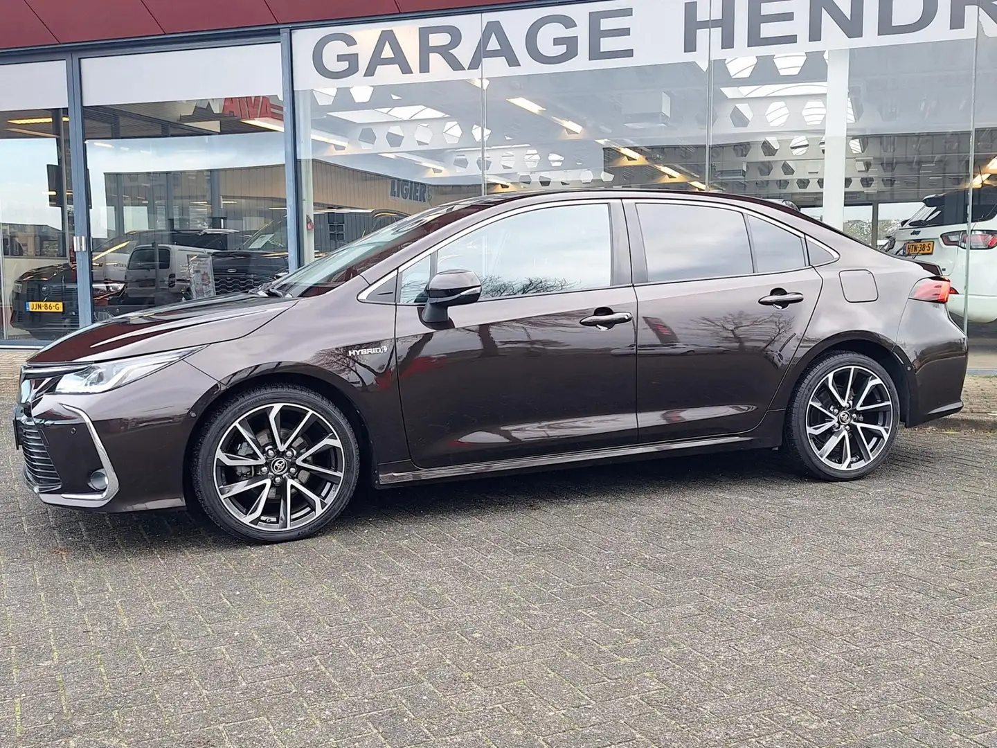 Toyota Corolla 1.8 Hybrid Executive Sedan | Trekhaak | Blindspot Brun - 2