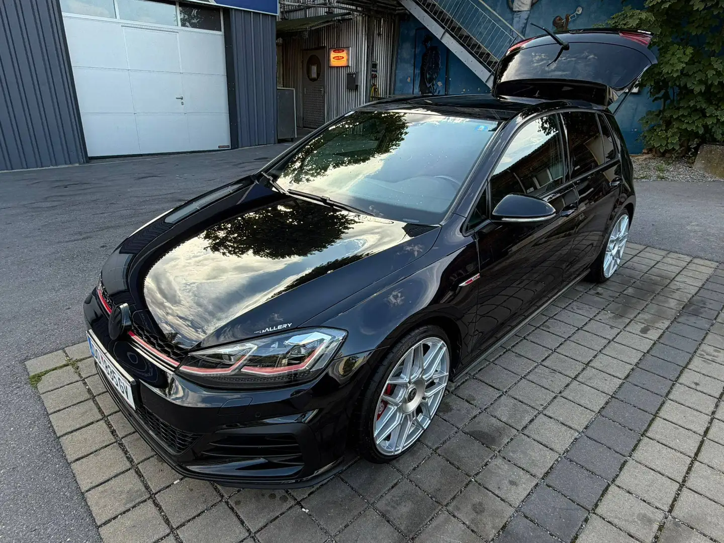 Volkswagen Golf GTI Golf GTI Performance 2,0 TSI DSG GTI Performance Schwarz - 1