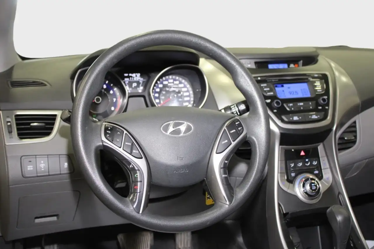 Hyundai ELANTRA снимка Hyundai ELANTRA