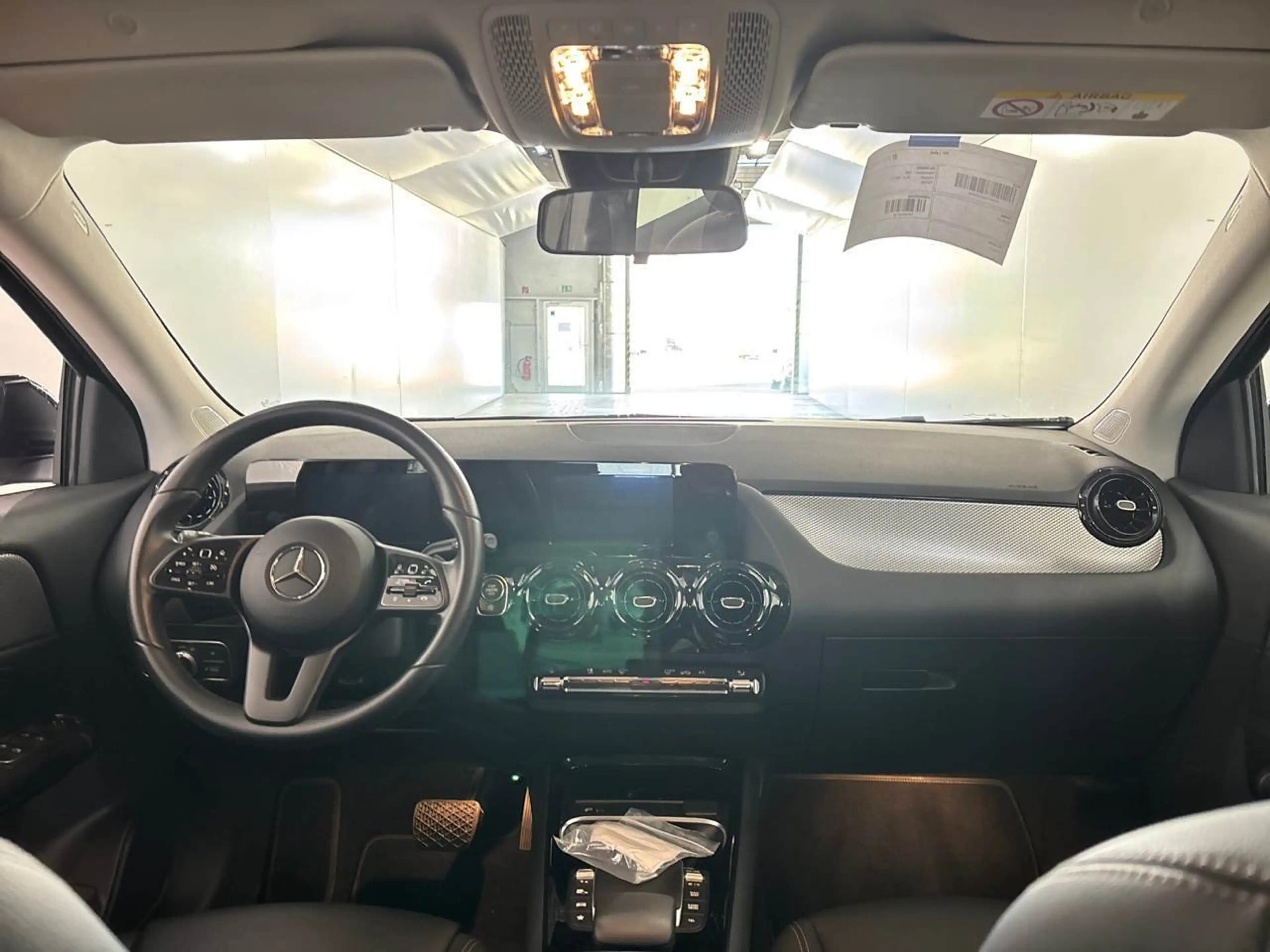Mercedes-Benz GLA 180 d AHK Key LED Lane Navi RKam AUT Klima — photo 5