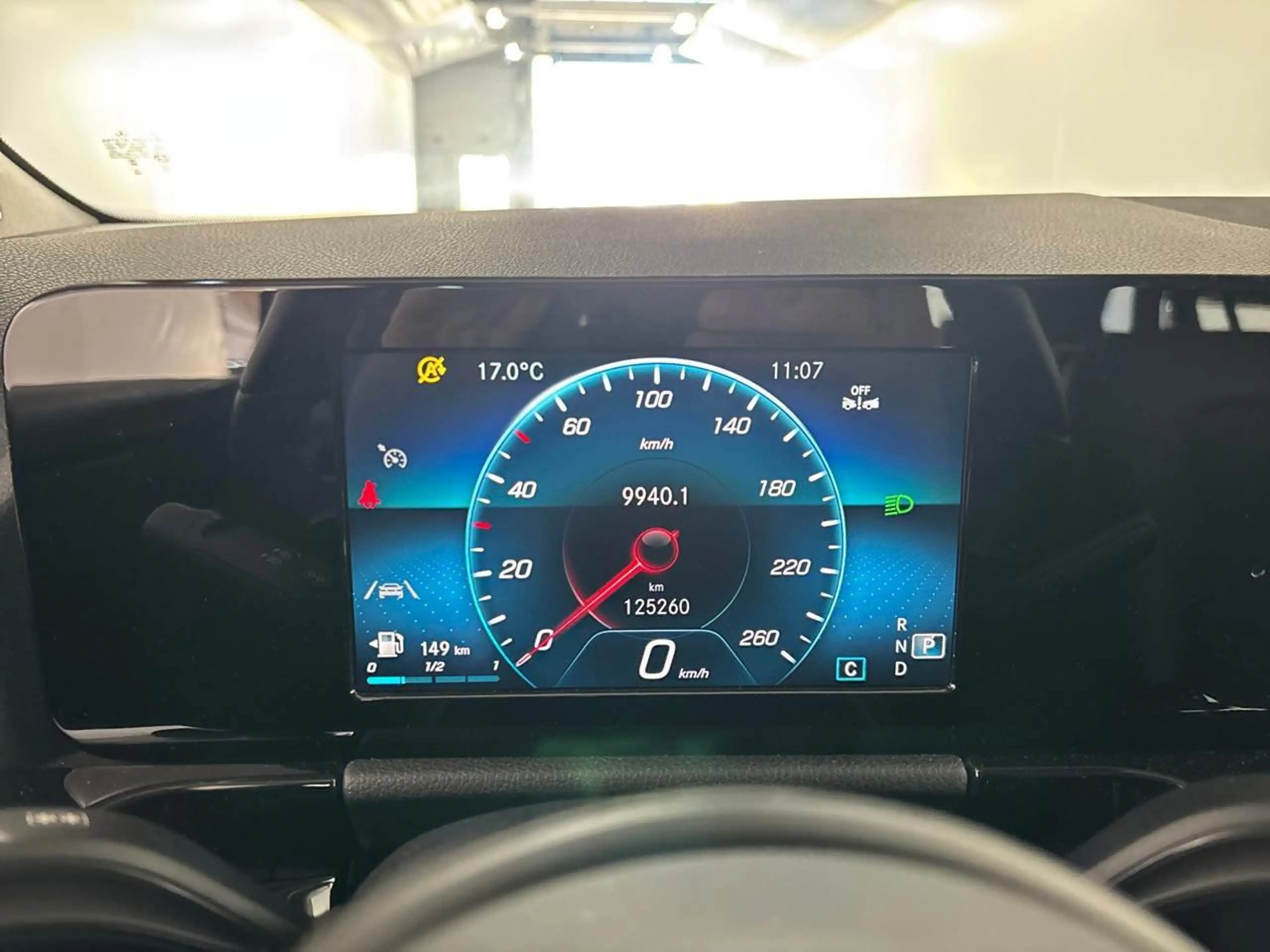 Mercedes-Benz GLA 180 d AHK Key LED Lane Navi RKam AUT Klima — photo 9