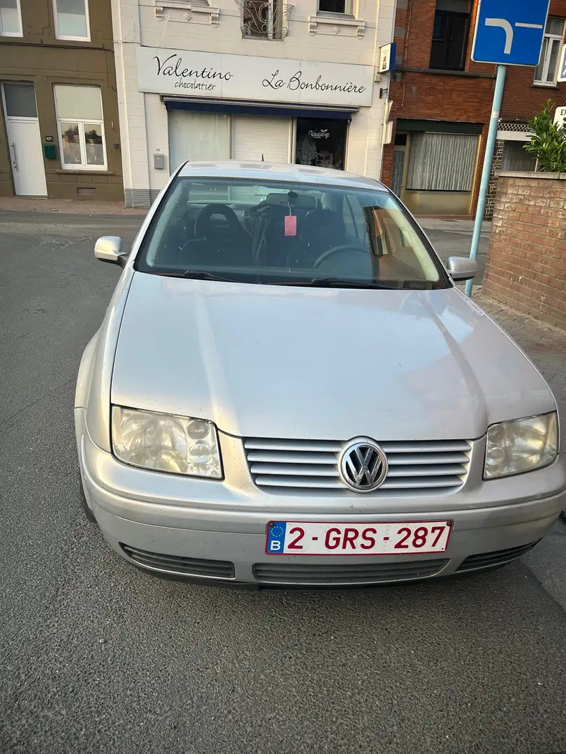 Volkswagen Bora 1.9 TDi Base Gris - 2