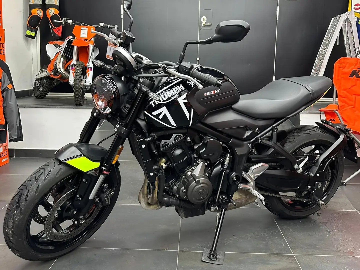 Triumph Trident 660 - 1