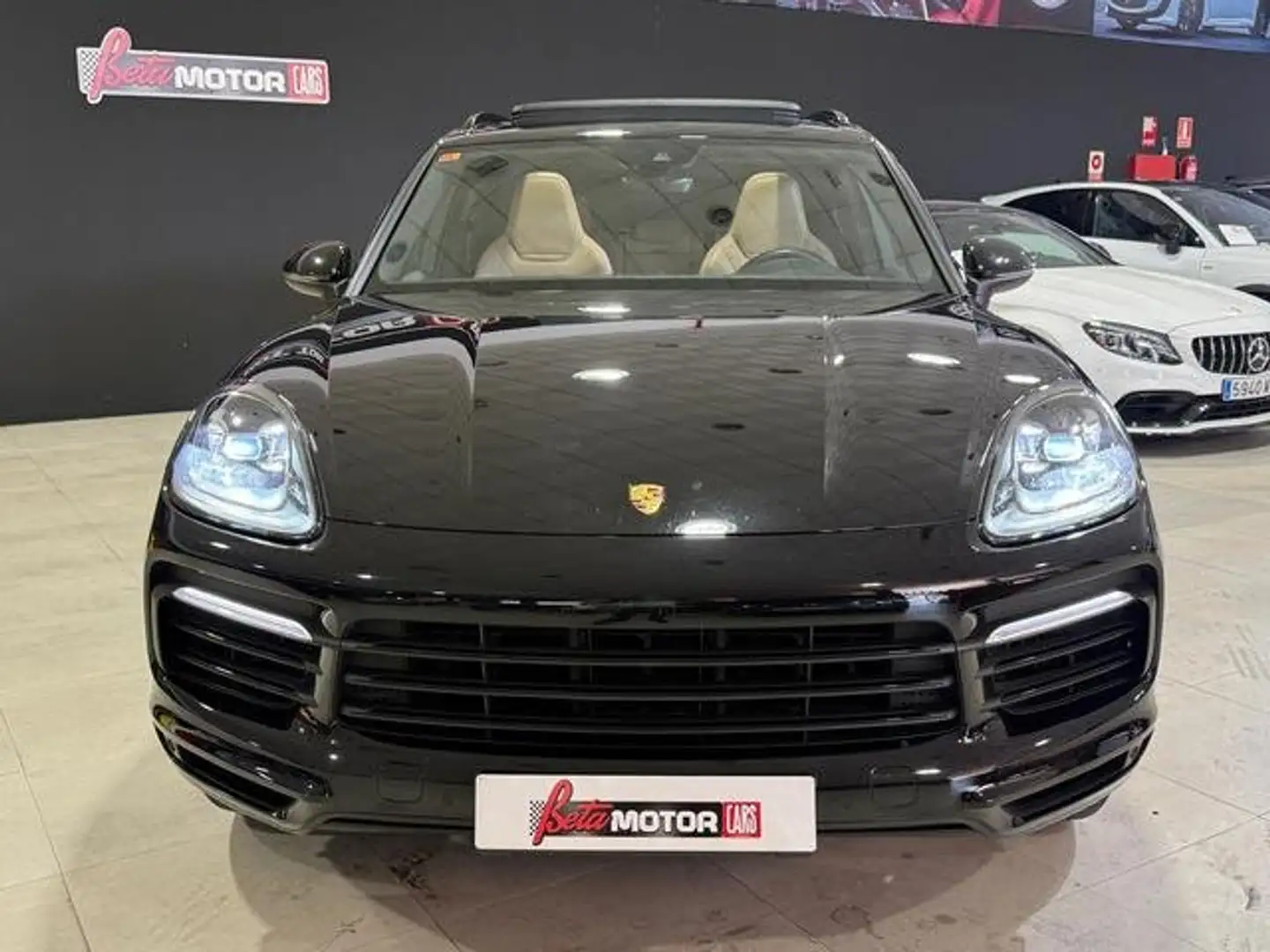 Porsche Cayenne Aut. Negro - 2