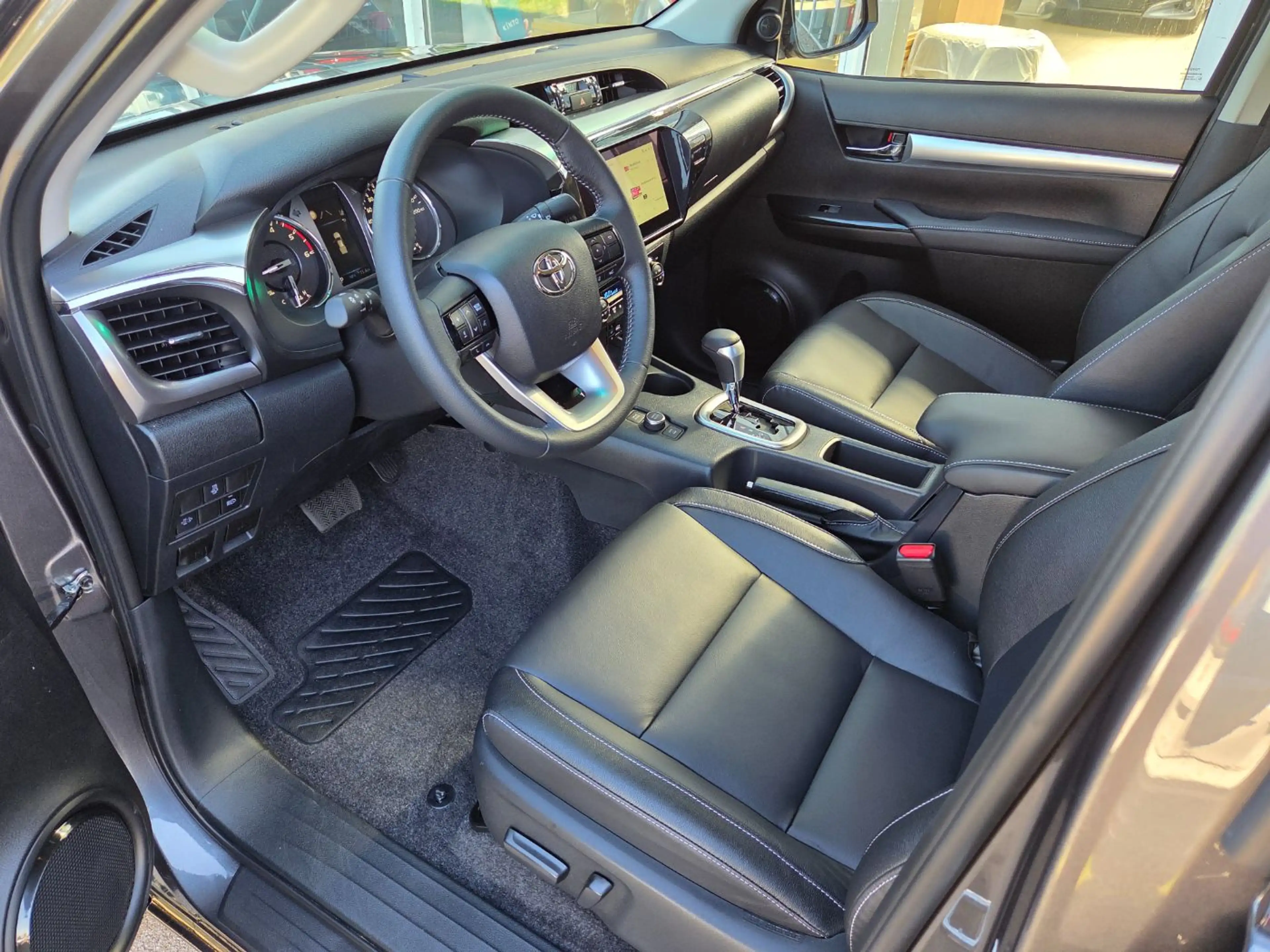 Toyota Hilux 2.8 D-4D 4x4 Double Cab Executive LED. Navi — photo 5