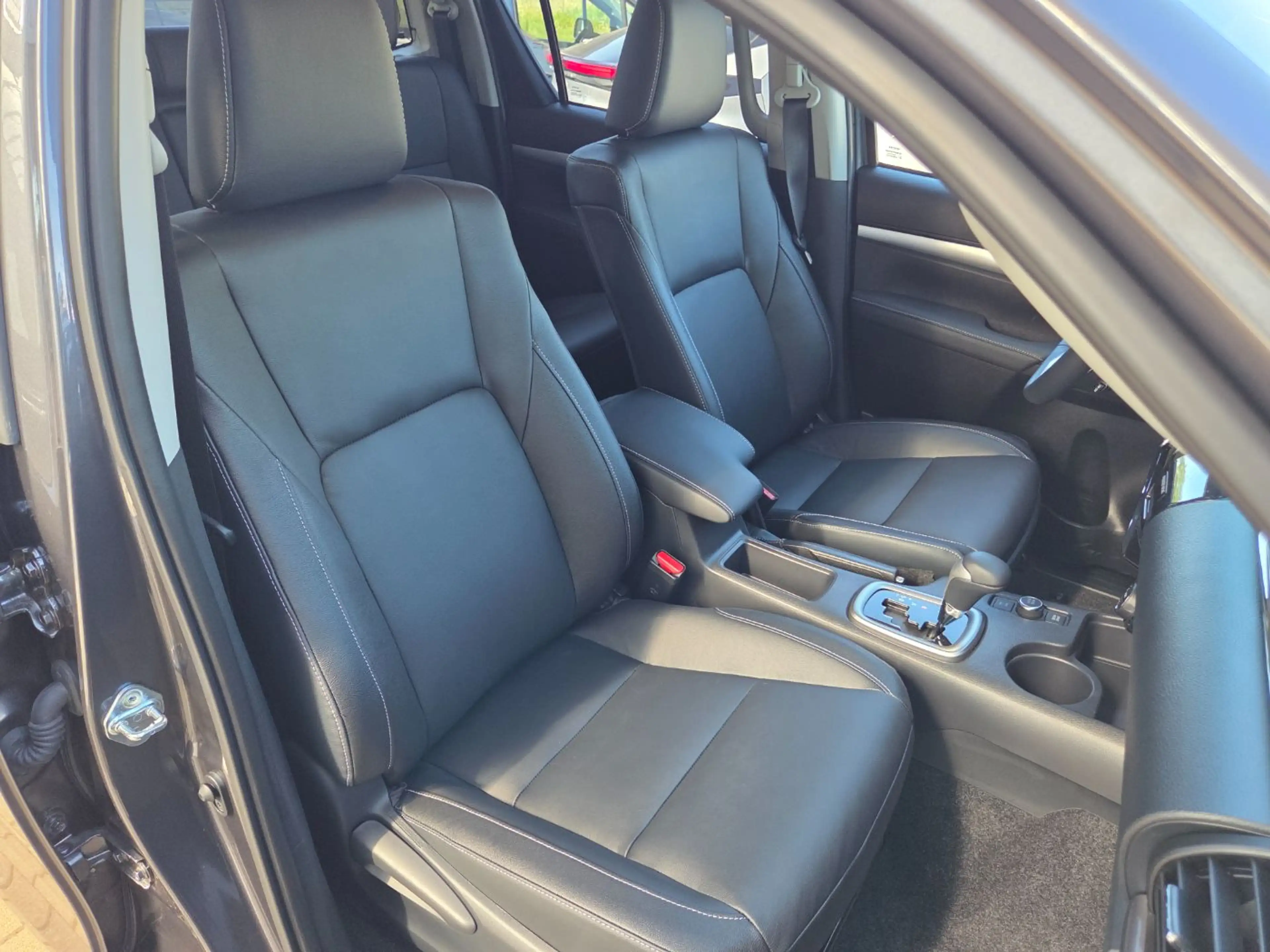 Toyota Hilux 2.8 D-4D 4x4 Double Cab Executive LED. Navi — photo 9
