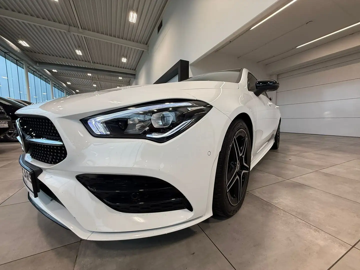 Mercedes-Benz CLA 180 AMG Pack / Automaat / DAB Wit - 2