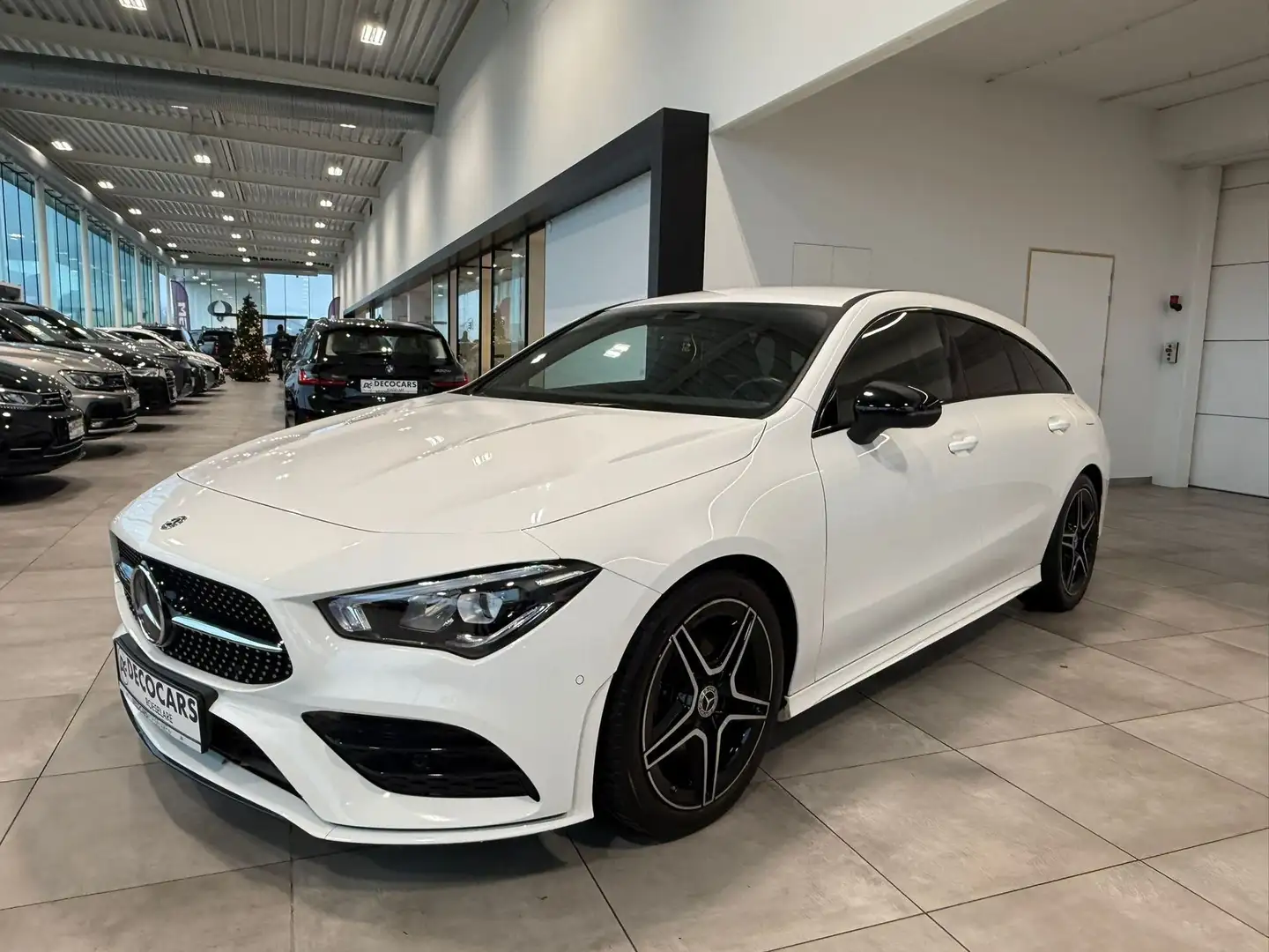 Mercedes-Benz CLA 180 AMG Pack / Automaat / DAB Wit - 1