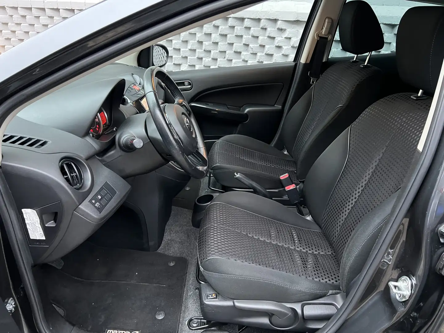 Mazda 2 1.3 Silver Edition Navigatie Bluetooth voorbereidi Grey - 2
