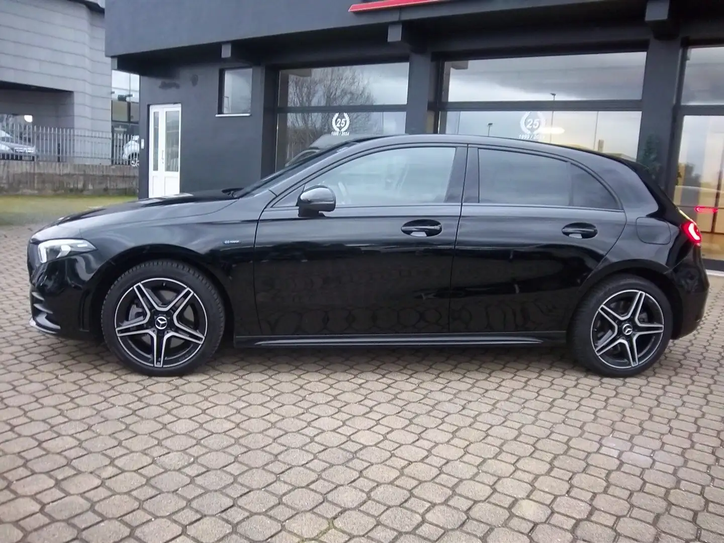 Mercedes-Benz A 250 e   EQ POWER Premium Plus edition  AMG MBUX NIGHT Nero - 2