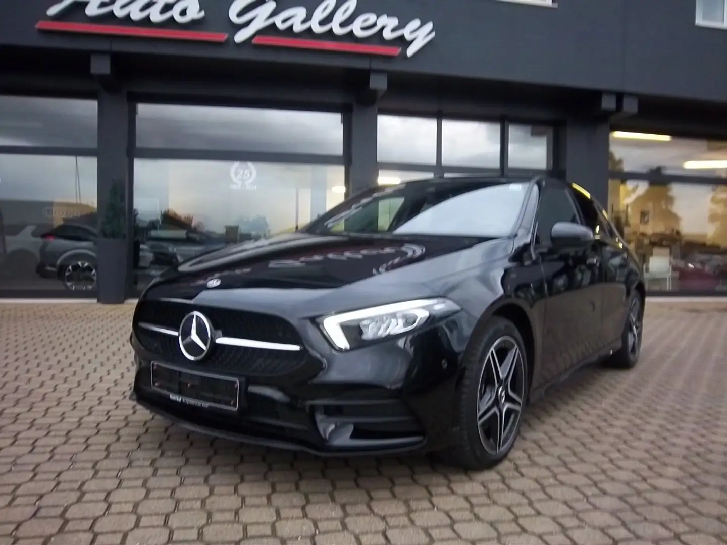 Mercedes-Benz A 250 e   EQ POWER Premium Plus edition  AMG MBUX NIGHT Noir - 1