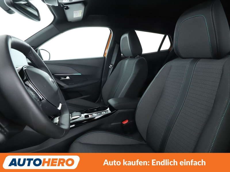 Peugeot e-2008 electric drive 100 kW Allure Pack Aut.*NAVI* — photo 10