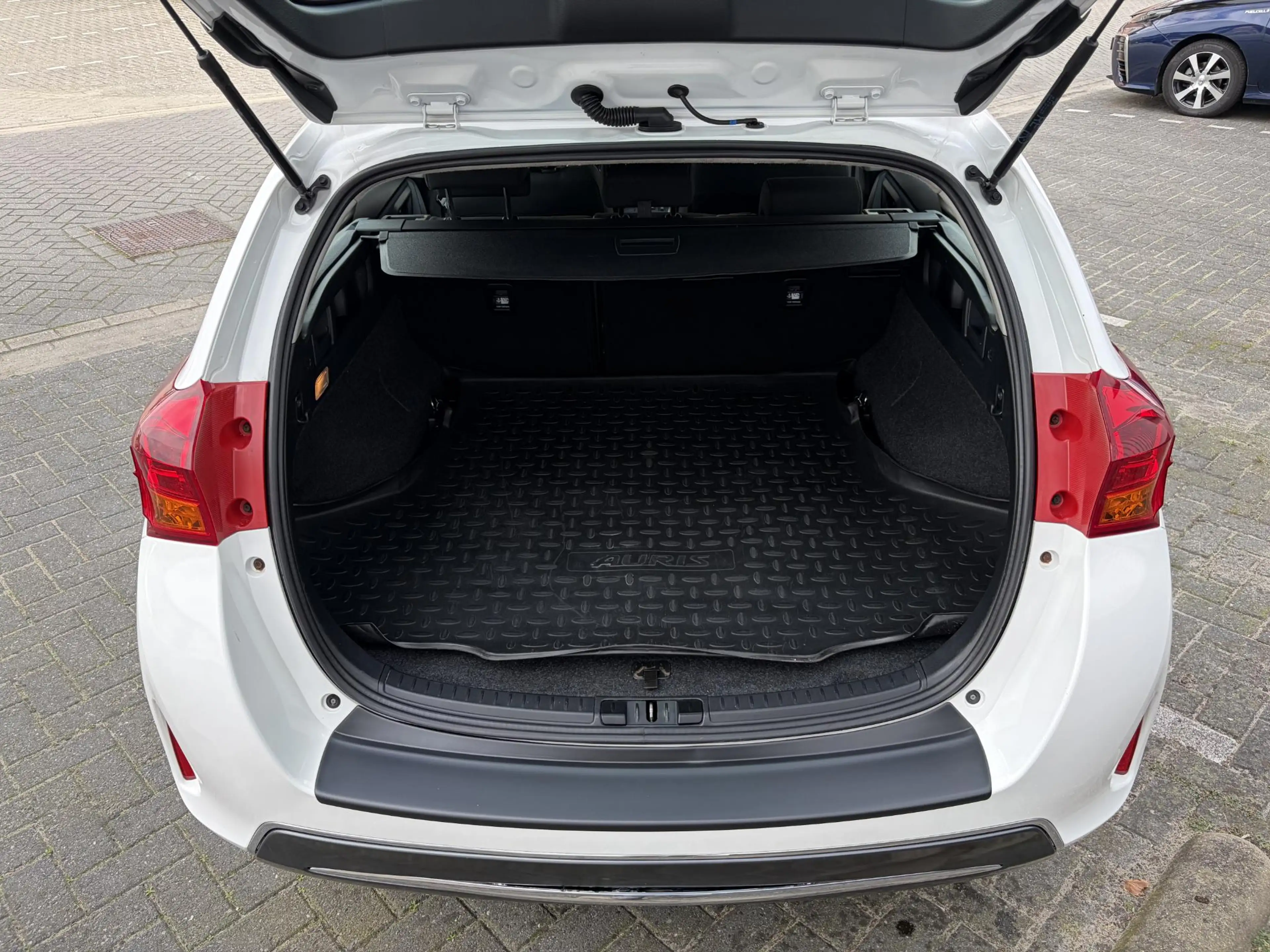 Toyota Auris Touring Sports 1.8 Hybrid Dynamic — photo 2
