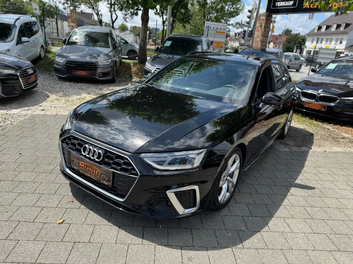 Audi A4 Avant 40 TDI S line Schwarz - 1