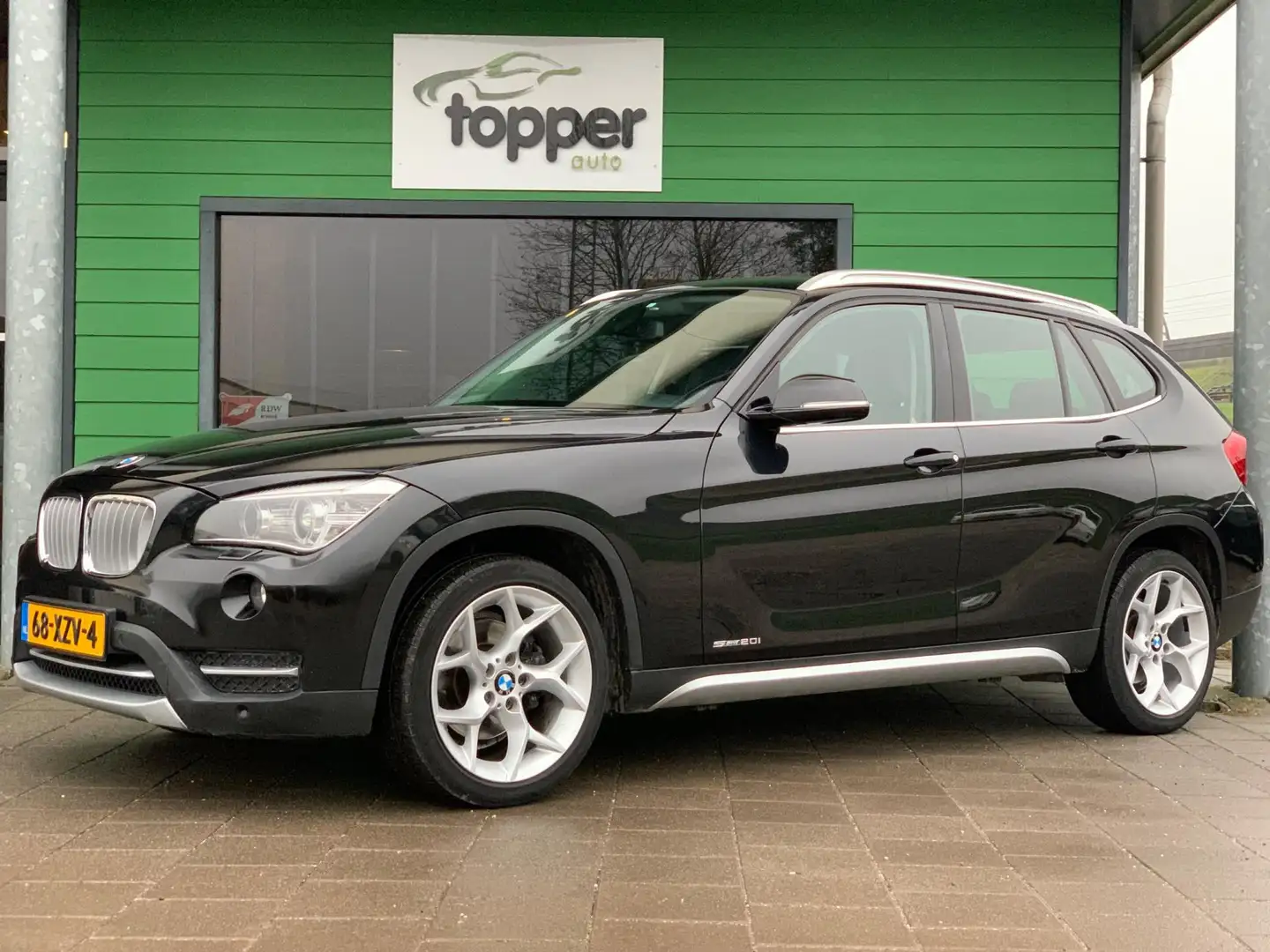 BMW X1 SDrive20i Upgrade Edition | Automaat | Navi | Crui Schwarz - 1