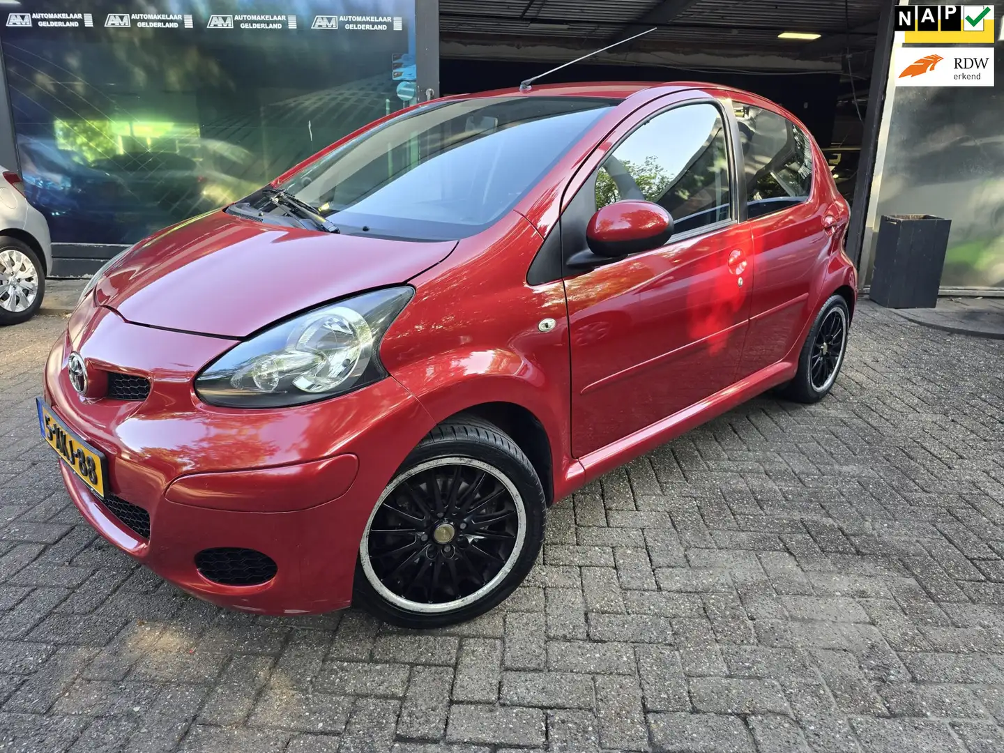 Toyota Aygo 1.0-12V Aspiration Green | 12MND GARANTIE | AIRCO Rood - 1