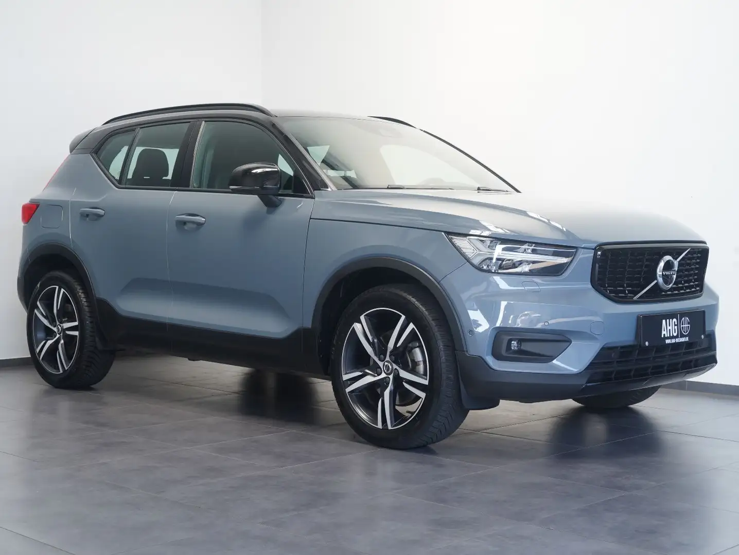 Volvo XC40 B4 B R Design LED/NAVI/ACC/LEDER/360° Grau - 2