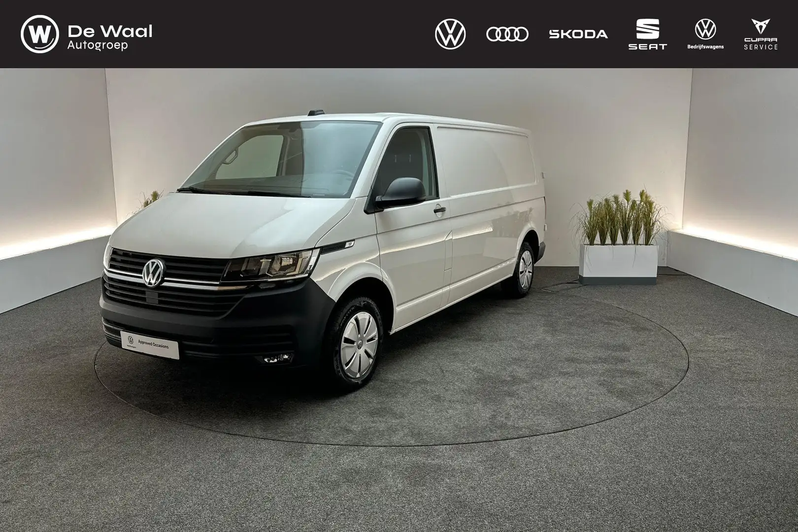 Volkswagen T6.1 Transporter 2.0 TDI 110pk L2H1 28 | Trekhaak, Parkeersensoren Wit - 1