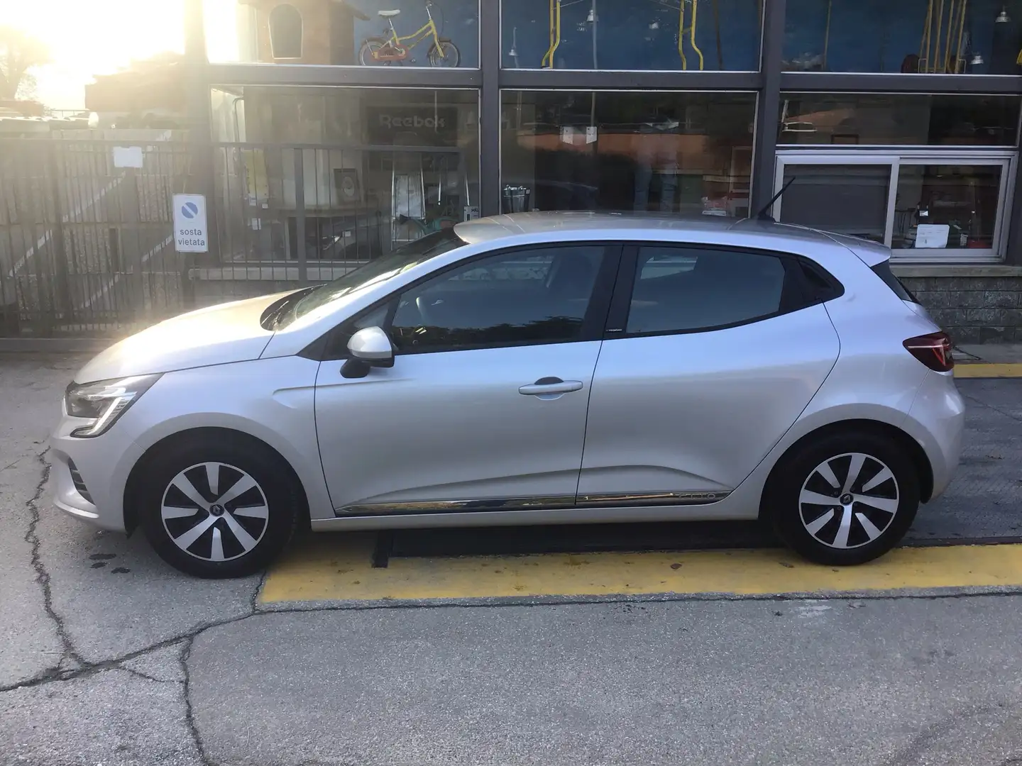 Renault Clio 1.6 E- TECH HYBRID ZEN  140 CV  AUTOMATICA Argento - 1