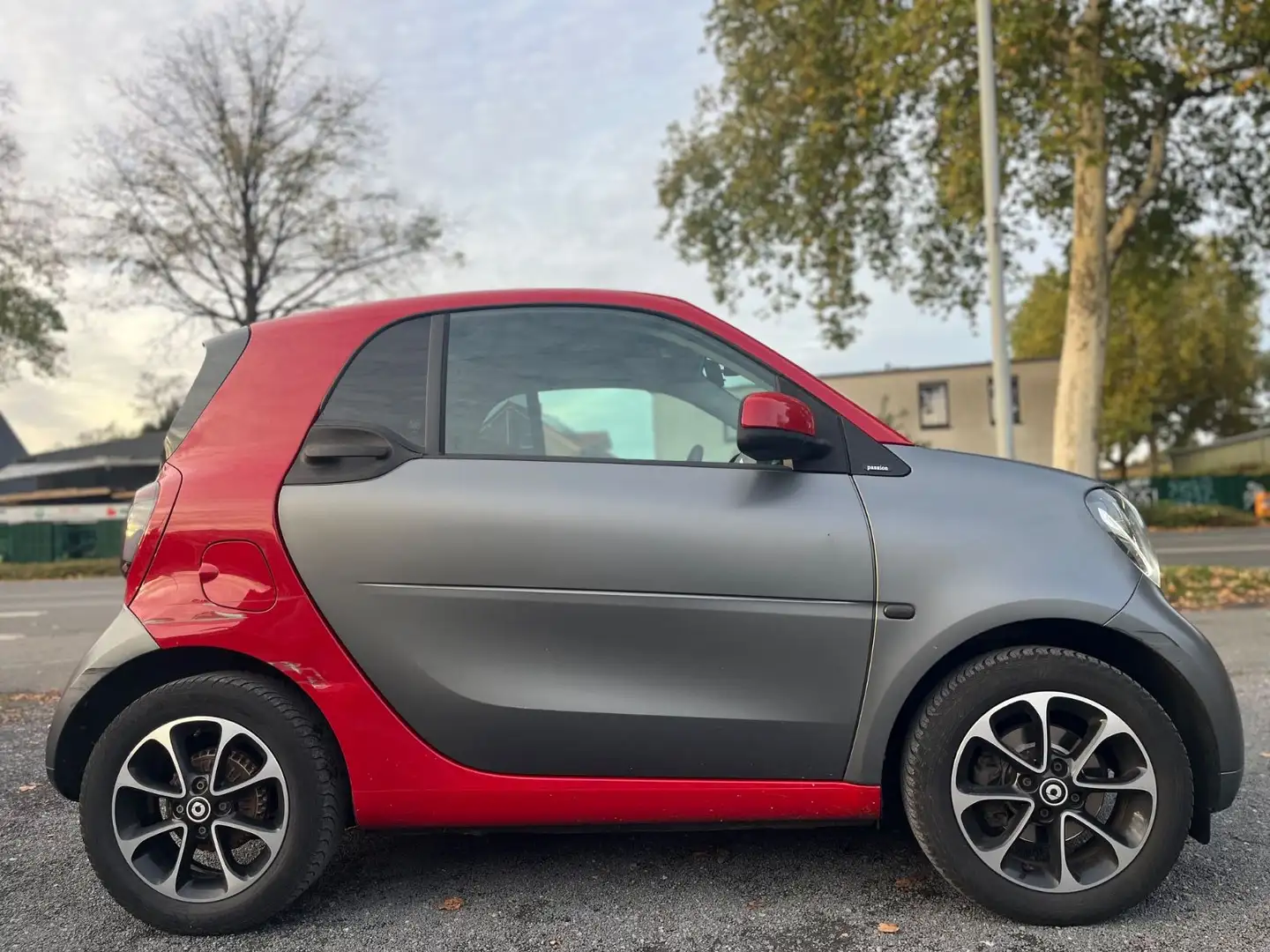 smart forTwo Passion 66kW*JBL*Kamera*Pano*Navi Rot - 1