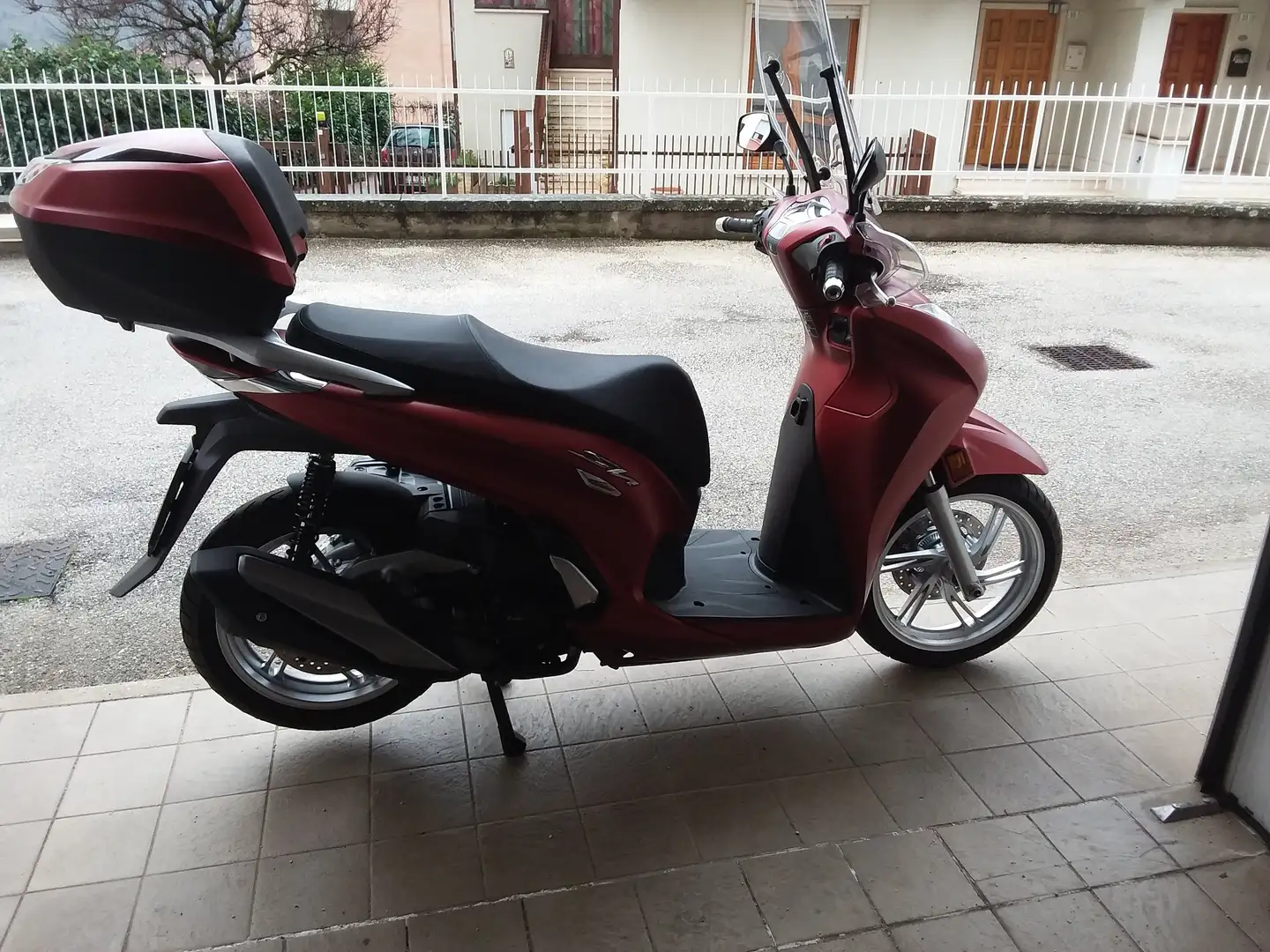 Honda SH 350i Roşu - 1