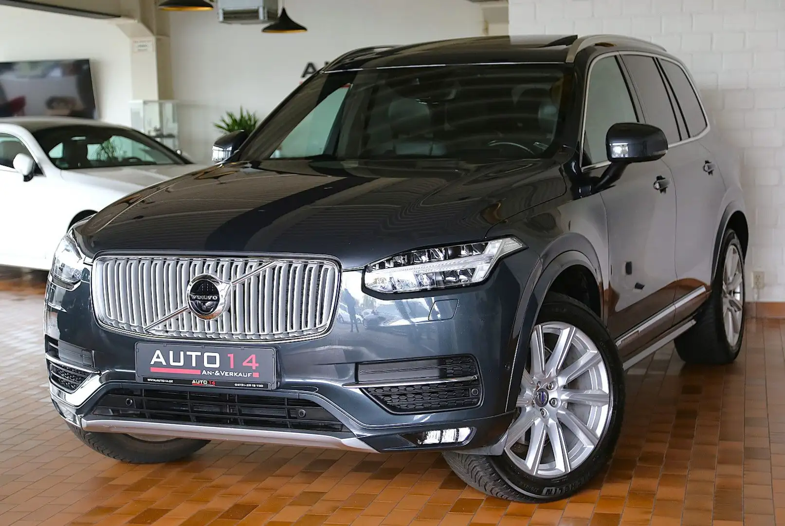 Volvo XC90 Inscription 7-Sitzer Pano 360° HUD B&W AHK Gris - 1