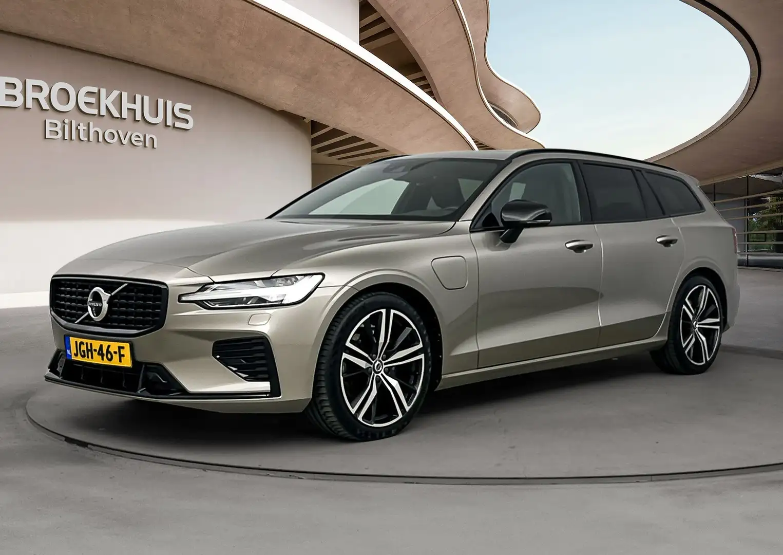Volvo V60 2.0 T6 Recharge AWD R-Design | Panoramadak | Harma Grijs - 2