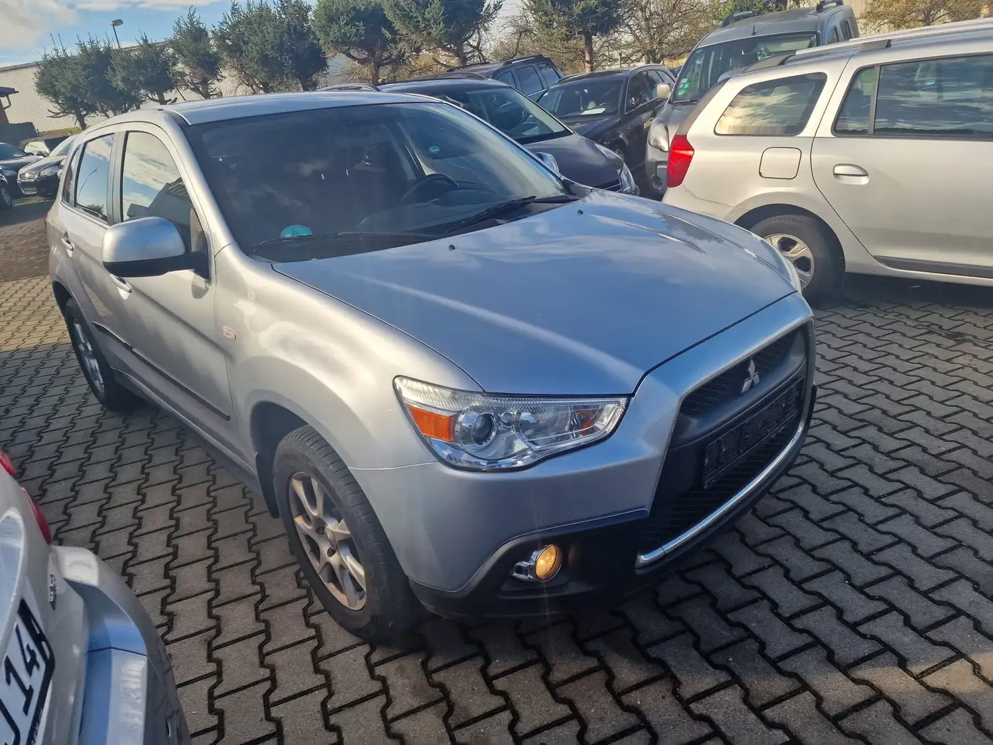 Mitsubishi ASX Invite 4WD Grau - 1