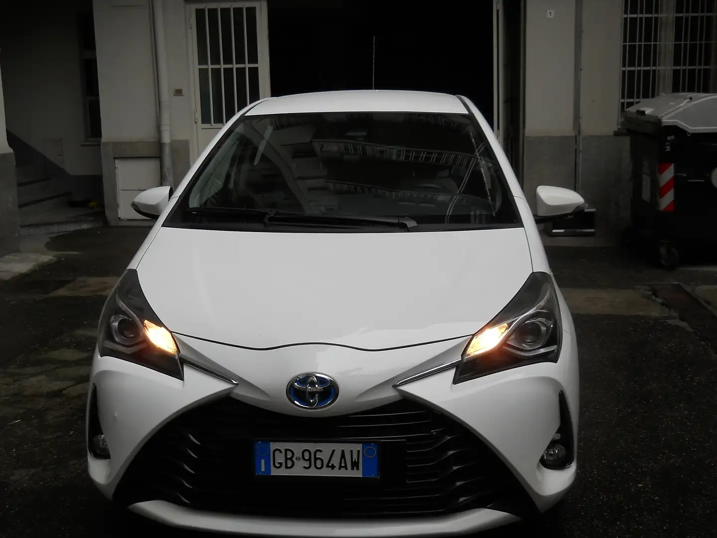 Toyota Yaris Yaris 5p 1.5h Active Plus Blanc - 2