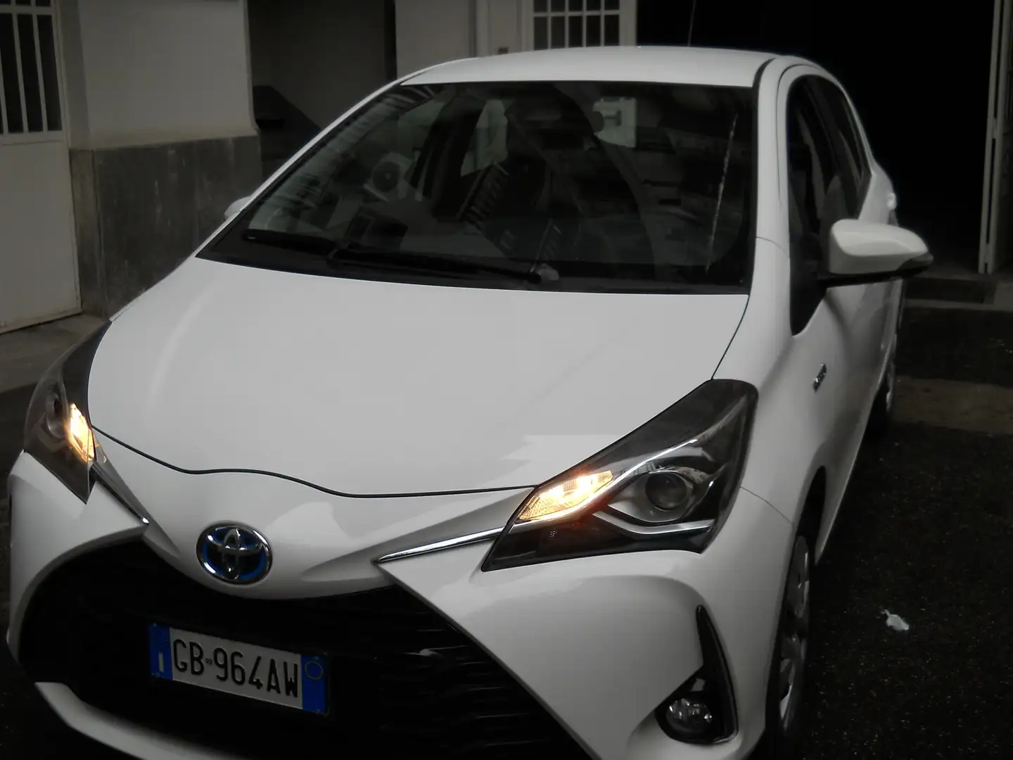 Toyota Yaris Yaris 5p 1.5h Active Plus Blanc - 1