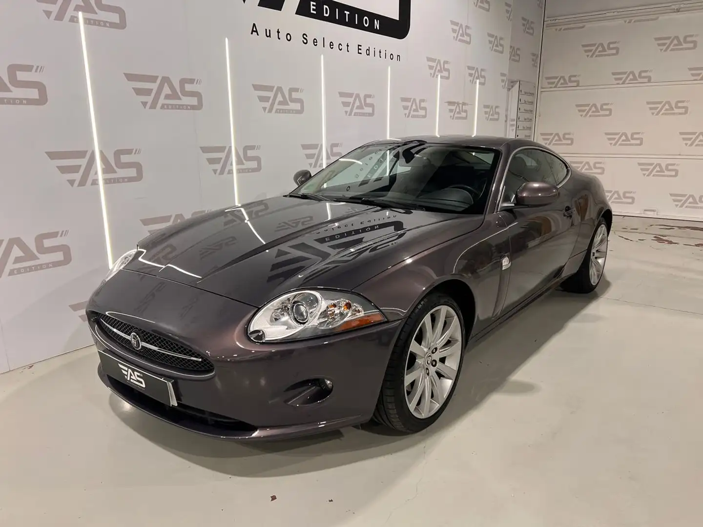 Jaguar XK Coupé 4.2L V8 Aut. Gris - 1