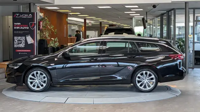 Opel Insignia view 4