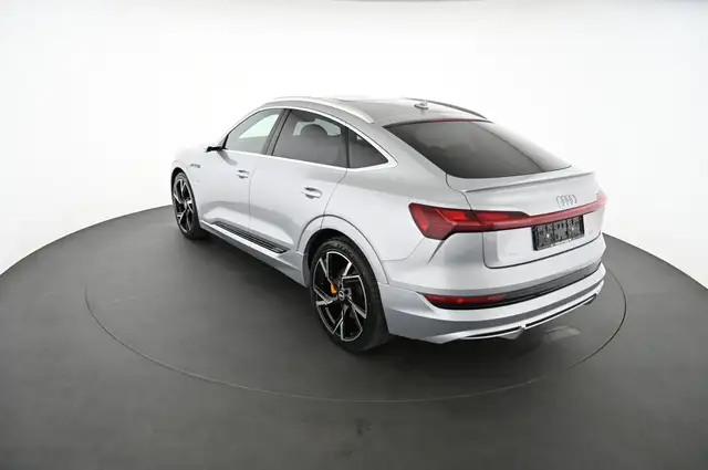 Audi E-Tron view 9