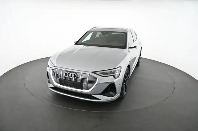 Audi E-Tron view 11