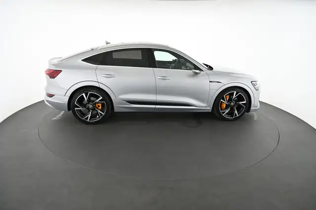Audi E-Tron view 6