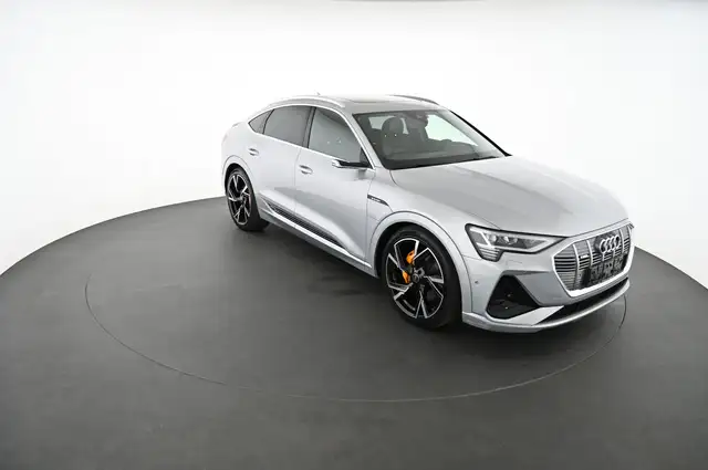 Audi E-Tron view 10