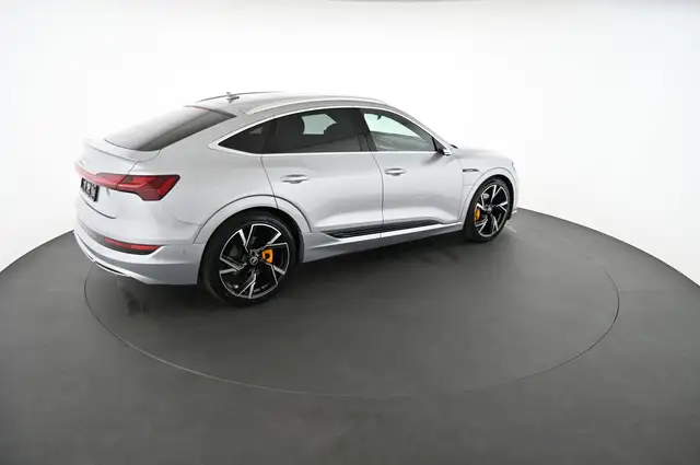 Audi E-Tron view 4