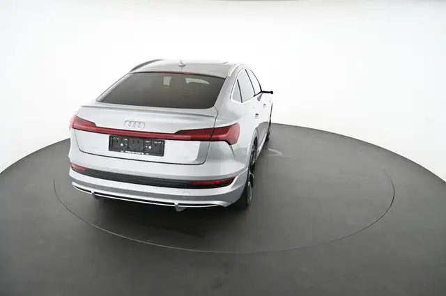 Audi E-Tron view 12