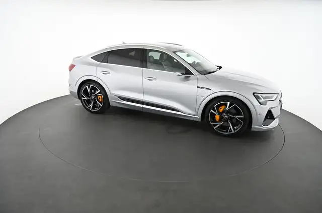 Audi E-Tron view 8