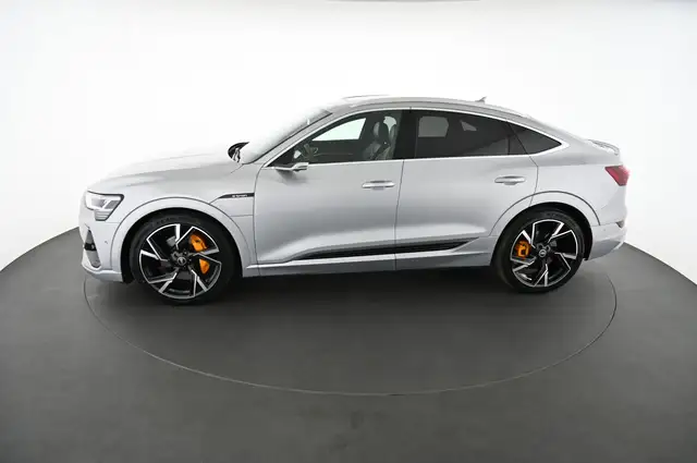 Audi E-Tron view 5