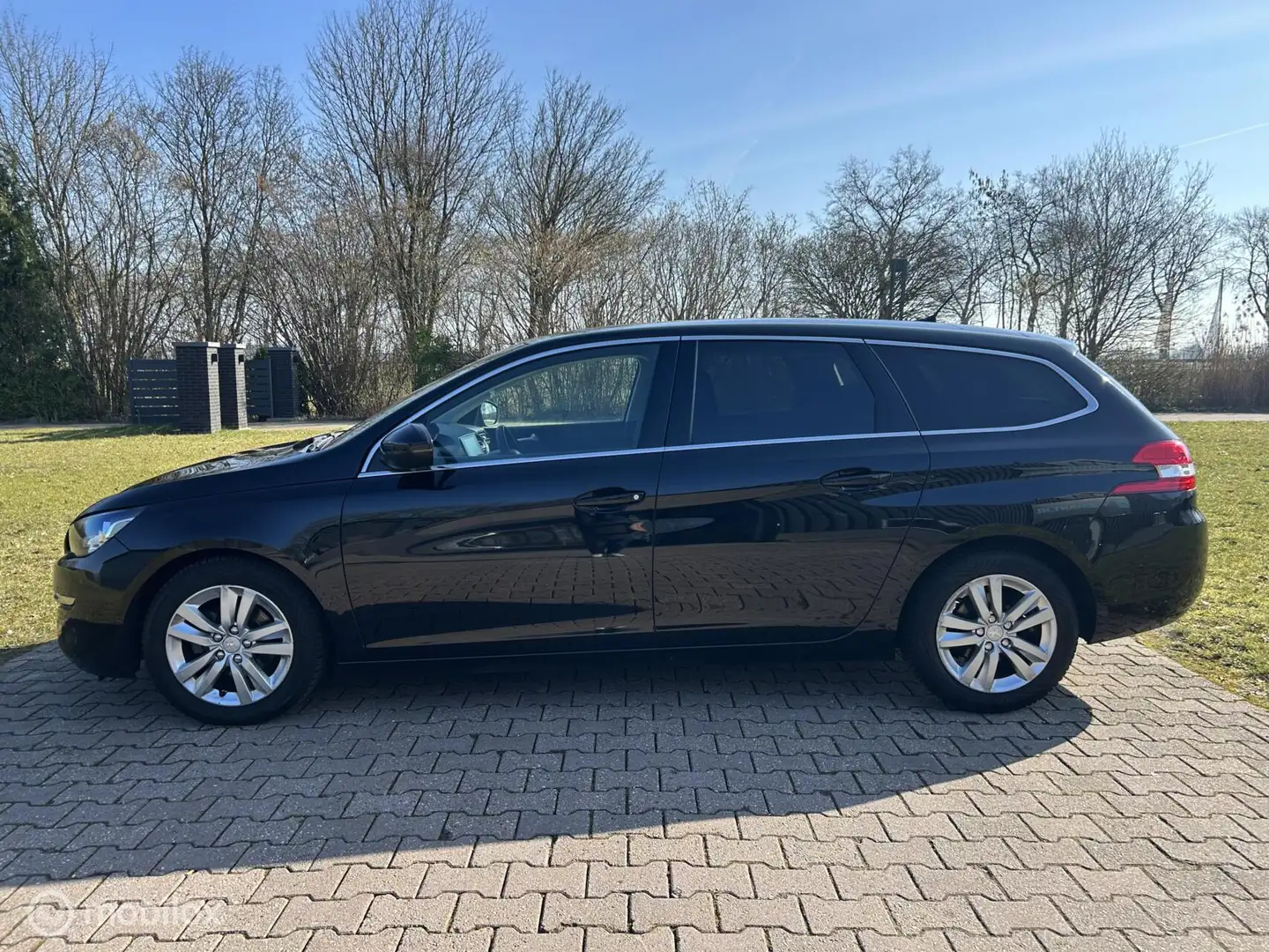 Peugeot 308 SW 1.6 BlueHDI Blue Lease Executive, Navi, Clima Schwarz - 2