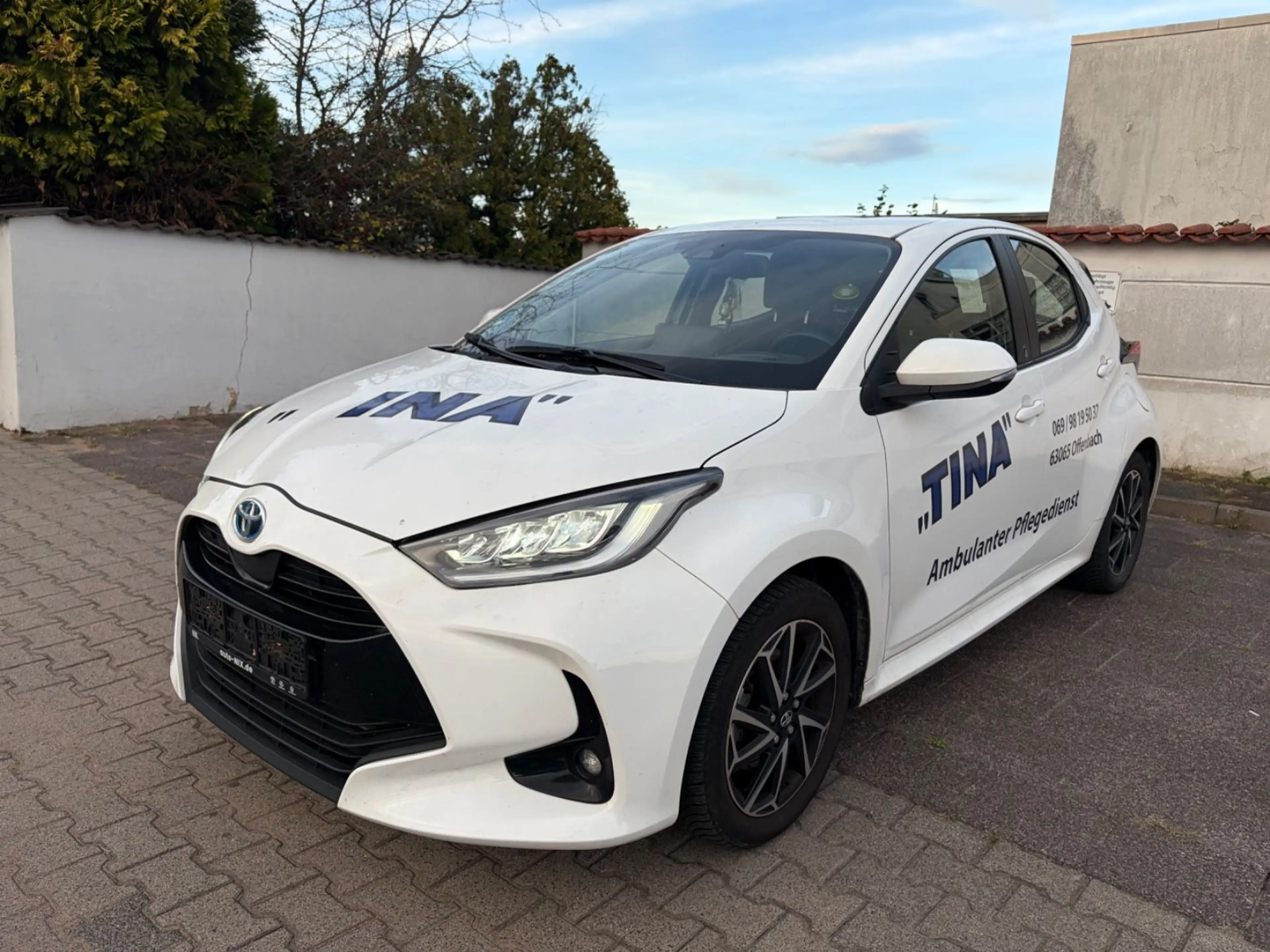 Toyota Yaris 1.5-l-VVT-i Hybrid CVT Team Deutschland — photo 3