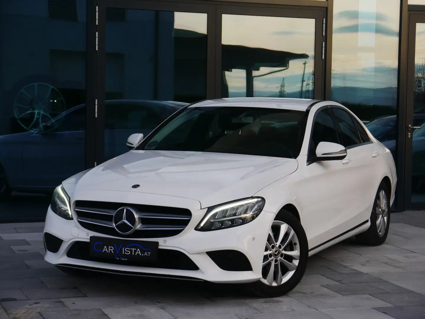Mercedes-Benz C 220 d Aut. *LED High Performance – Navi – Keyless Go* Weiß - 2