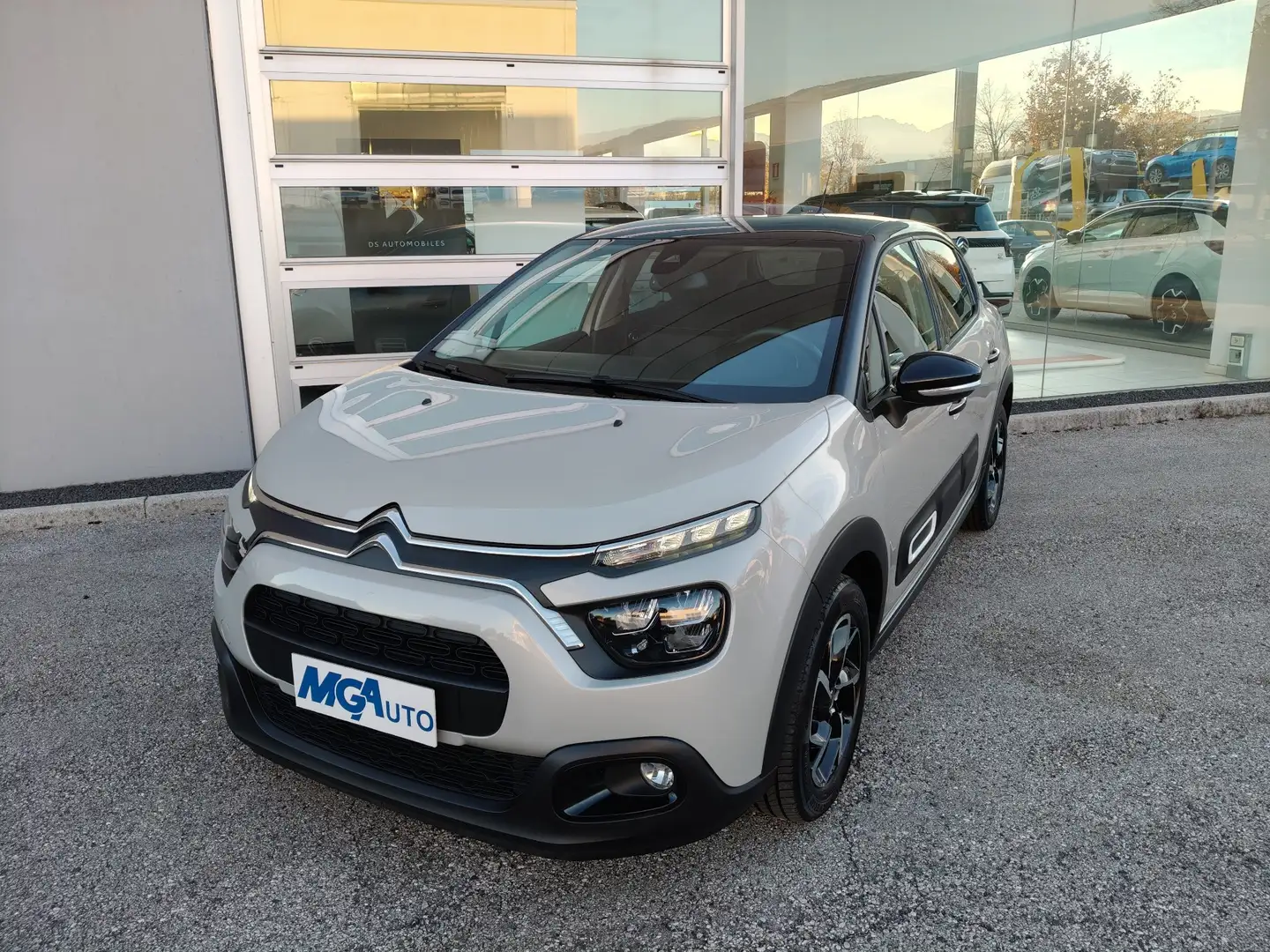 Citroen C3 C3 1.2 puretech Shine S&S 83 cv OK NEOPATENTATI Beige - 1